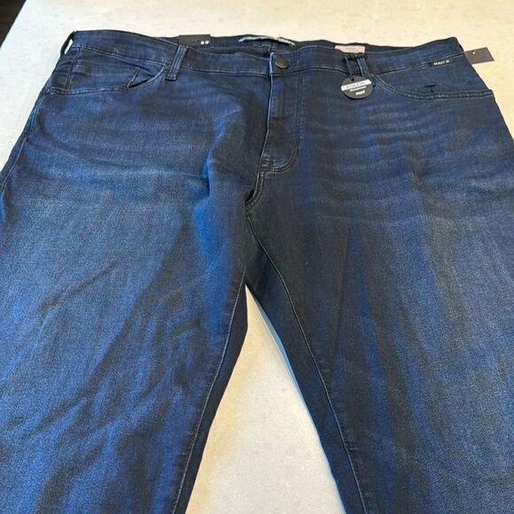 Mavi mens jeans size40-34, straight leg, athletic dark blue wash. New with tags.